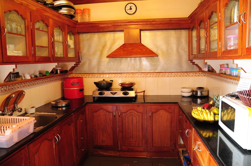 Luxury Inn Badyari Palace Houseboats