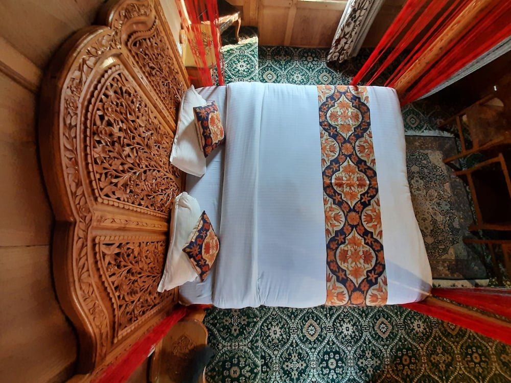 Luxury Inn Badyari Palace Houseboats