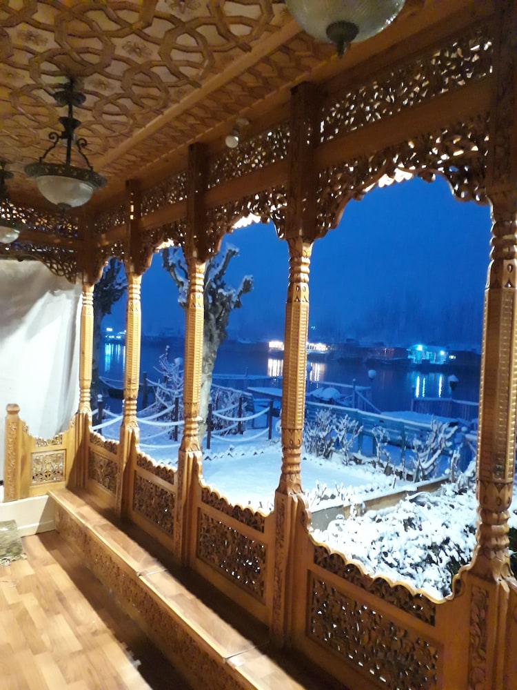 Luxury Inn Badyari Palace Houseboats