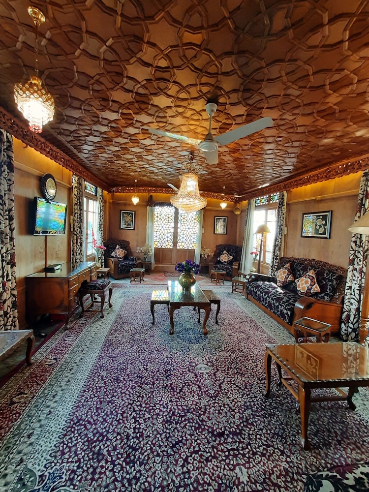 Luxury Inn Badyari Palace Houseboats
