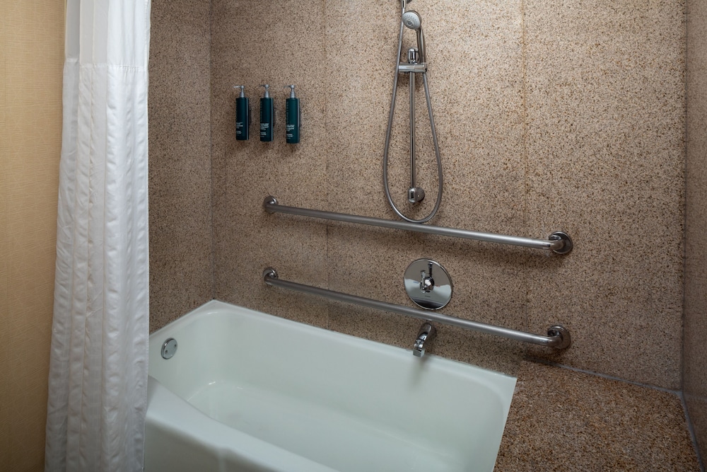 DoubleTree by Hilton Boston North Shore