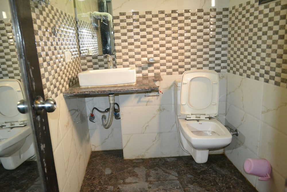 Hotel Apple Villa @ New Delhi