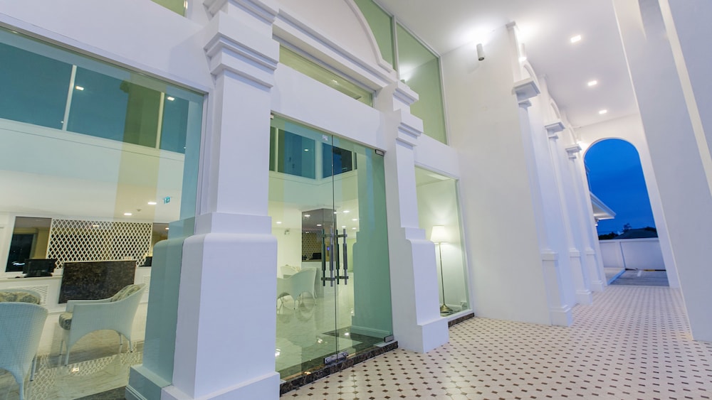 B2 Hua Hin Premier Hotel