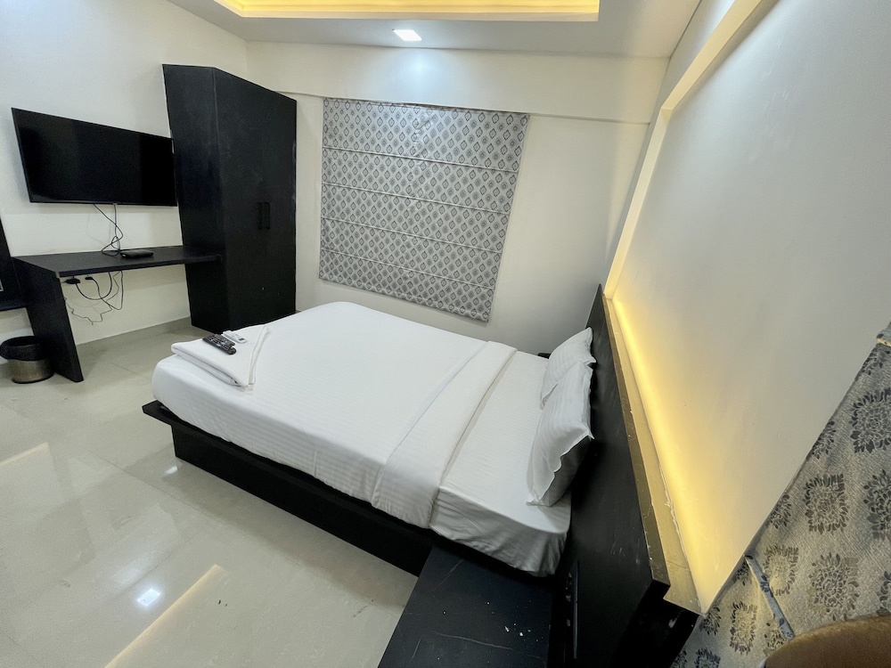 StayBird - Silver Oak, An Apartment Hotel