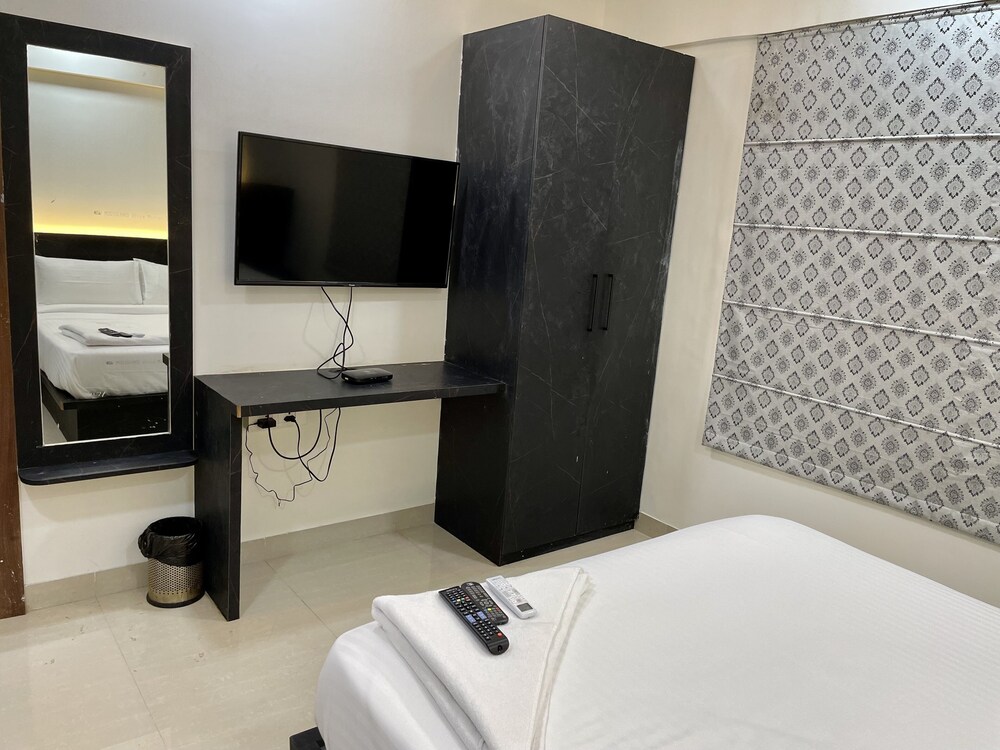 StayBird - Silver Oak, An Apartment Hotel