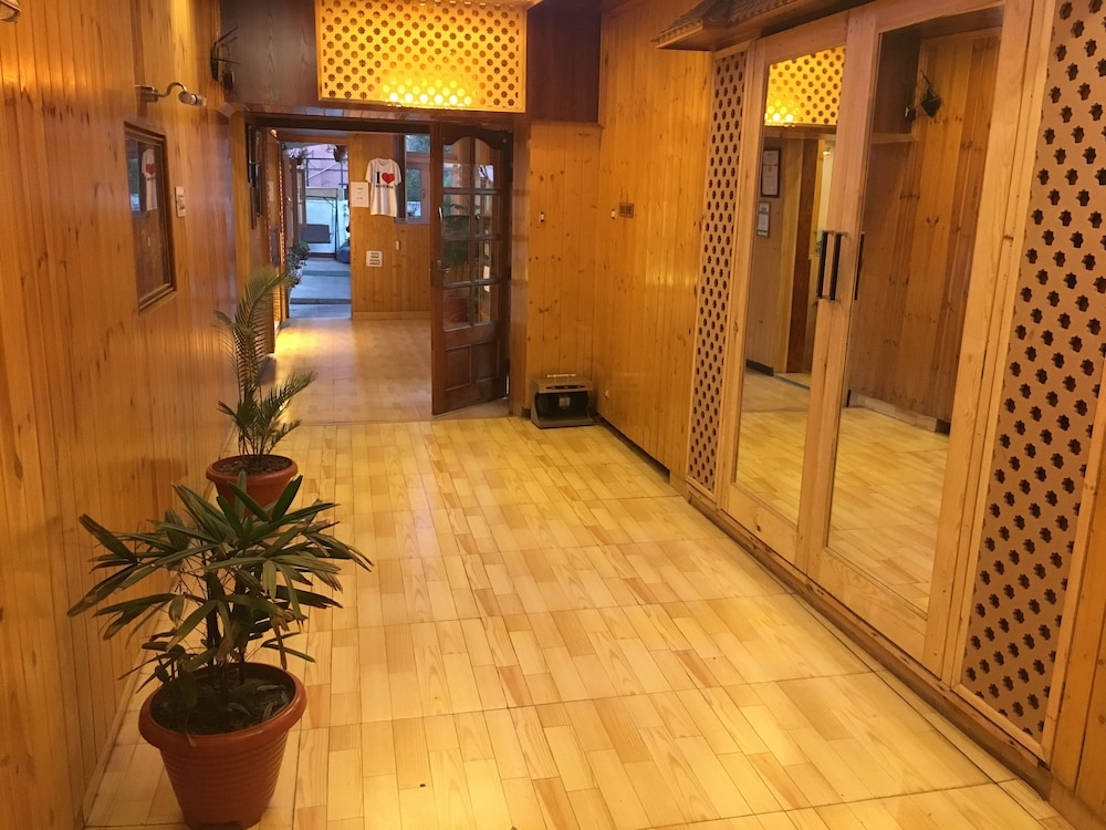 Walisons Hotel
