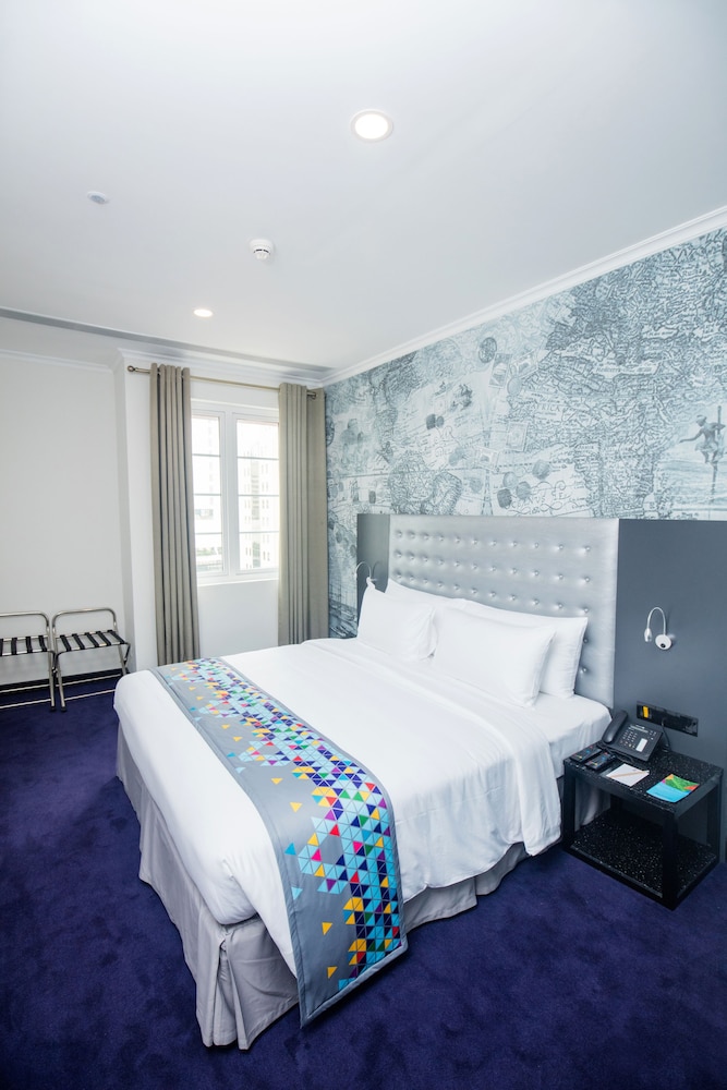 Fairway Colombo - Sri Lanka's First Hotel With Robot Technology