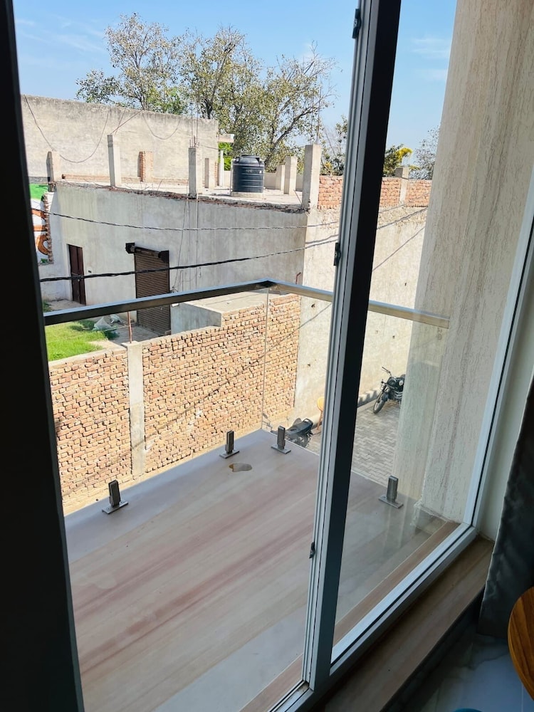 Hotel Shri Radha Orchid, Barsana