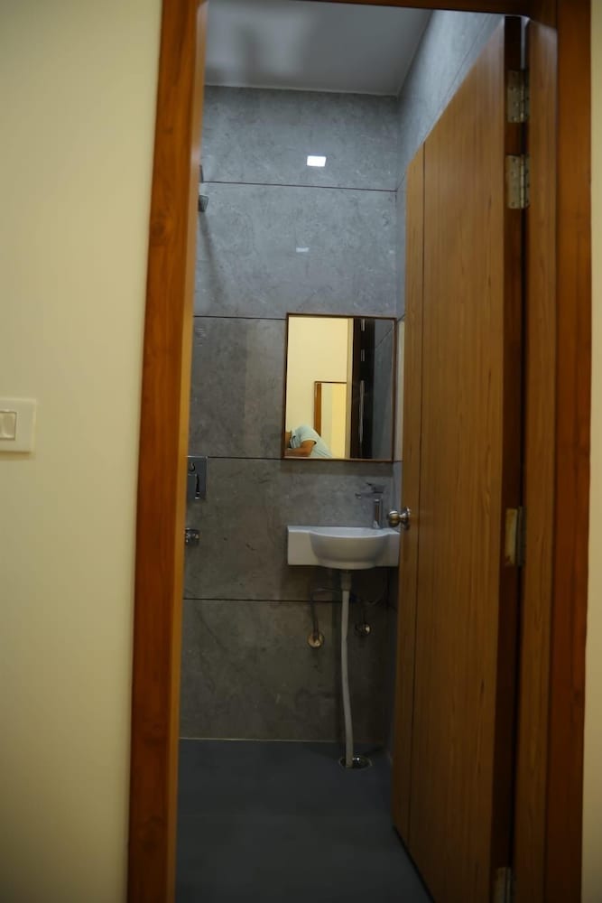 Hotel Shri Radha Orchid, Barsana