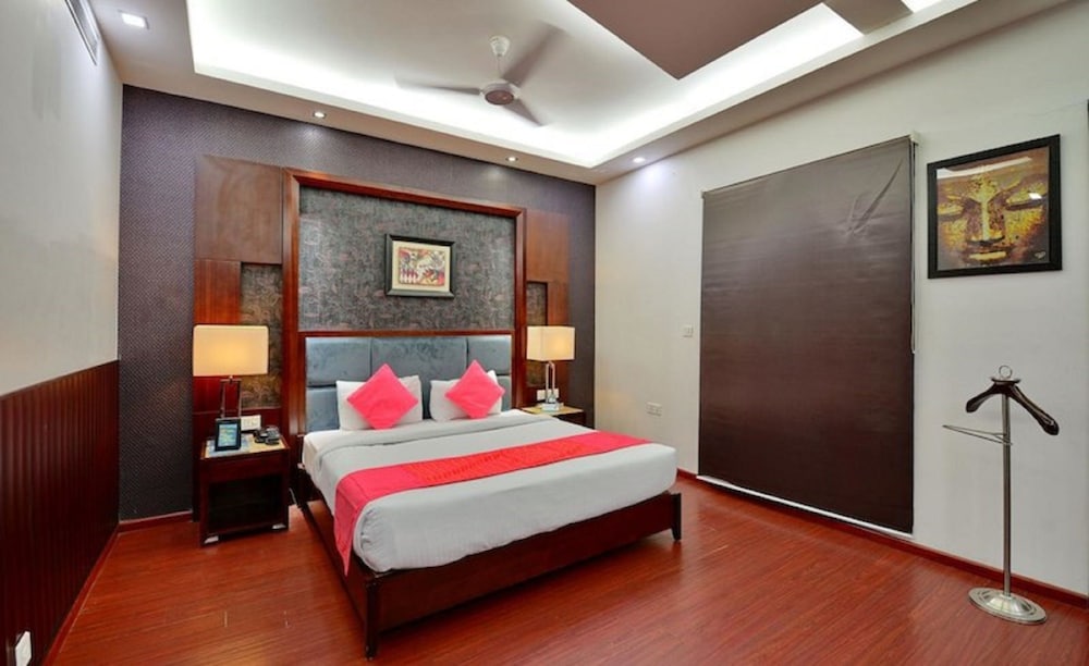 Prem Plaza Hotel