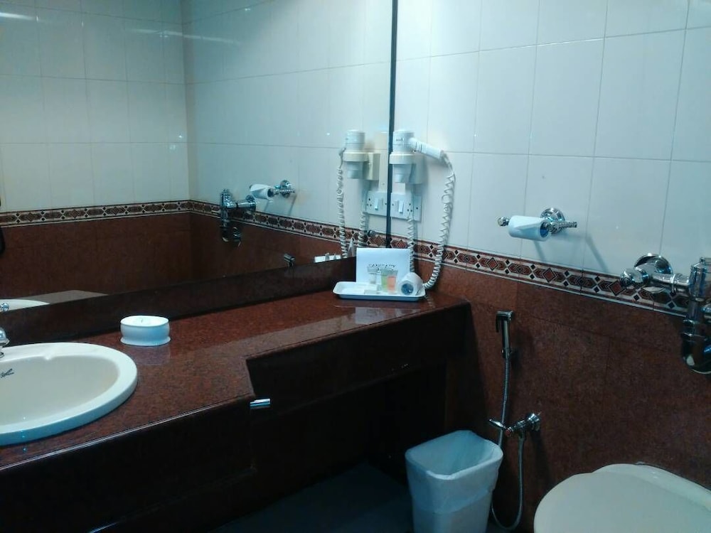 The Avenue Center Hotel