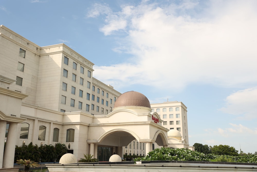  Ramada by Wyndham Lucknow Hotel & Convention Centre