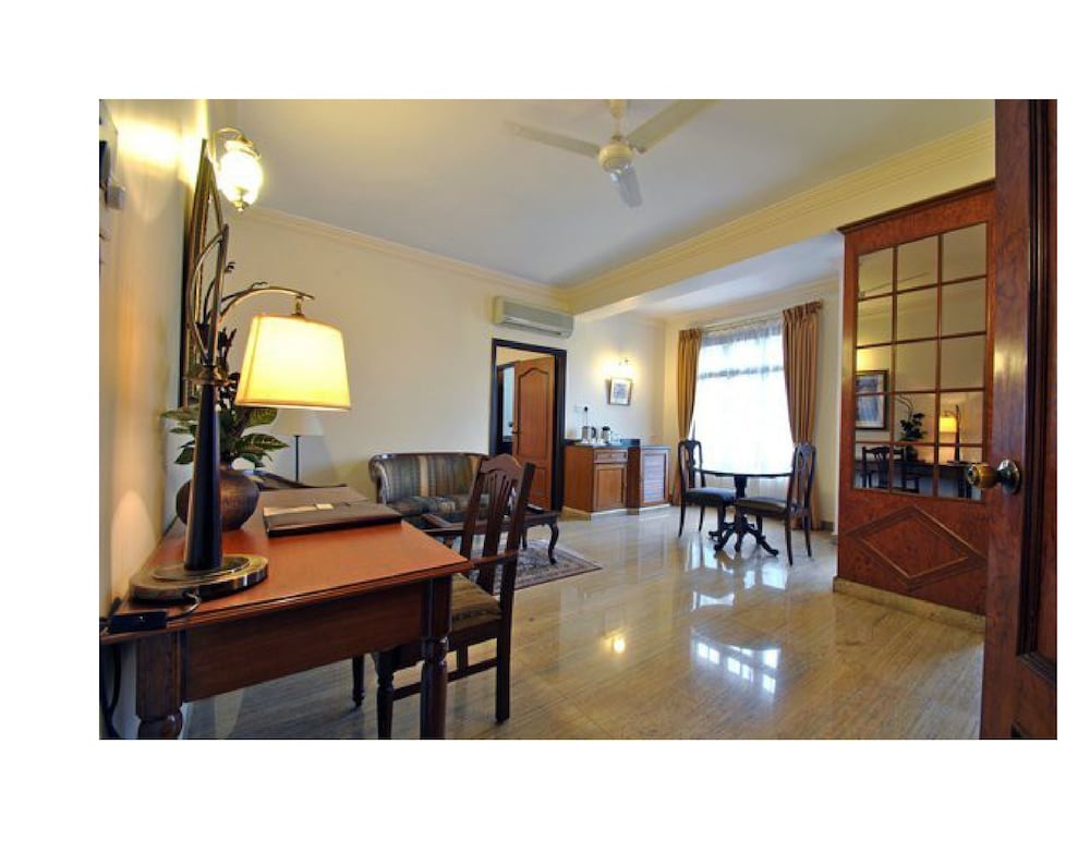 The Grand Magrath Hotel
