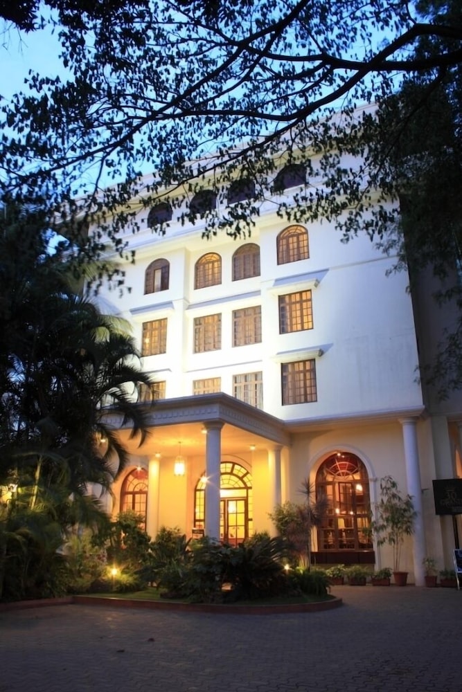 The Grand Magrath Hotel