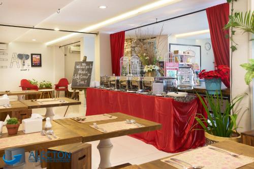Rock Hotel