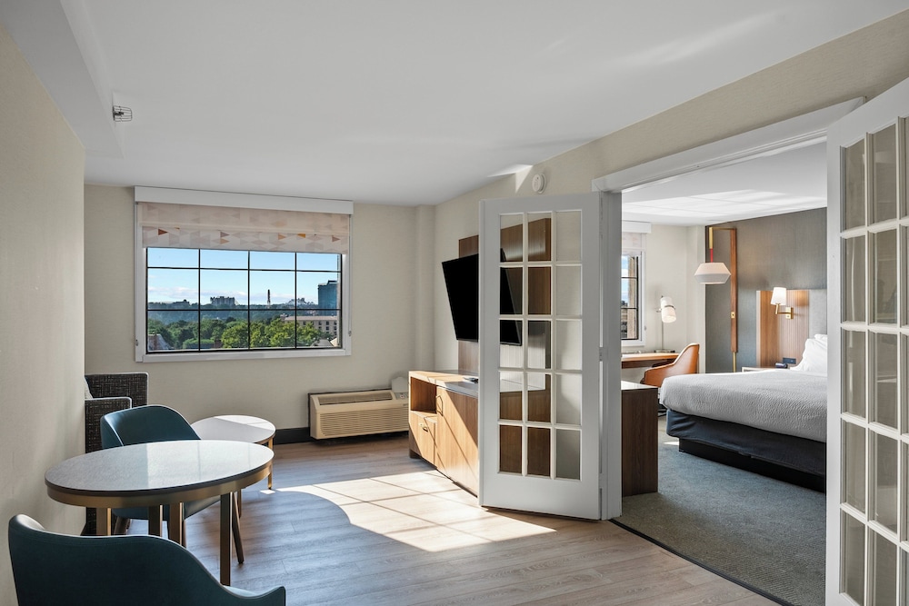 Holiday Inn Niagara Falls State Park Entry by IHG