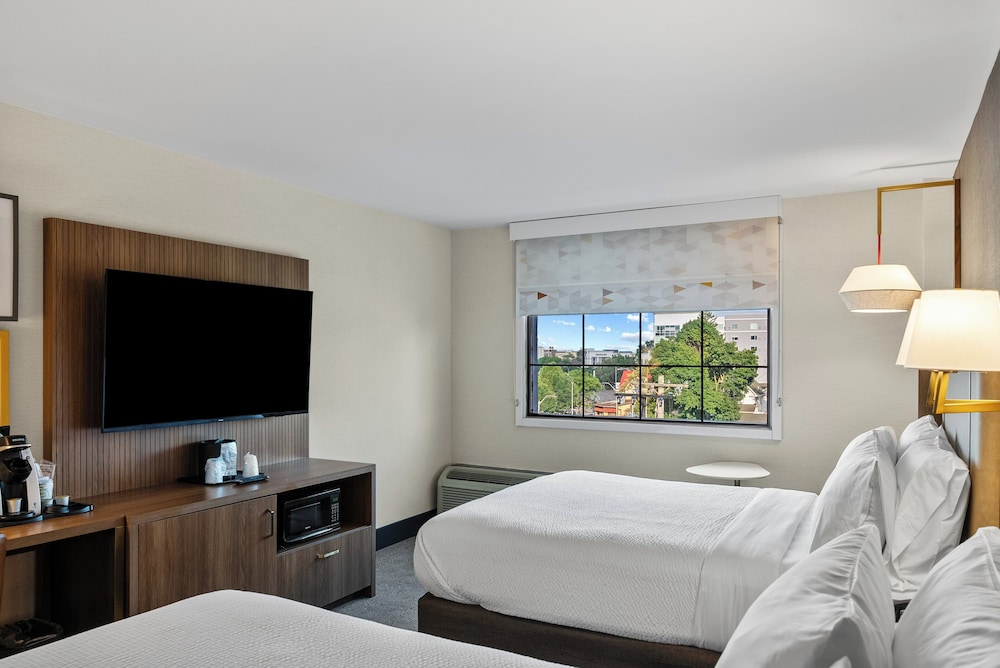Holiday Inn Niagara Falls State Park Entry by IHG
