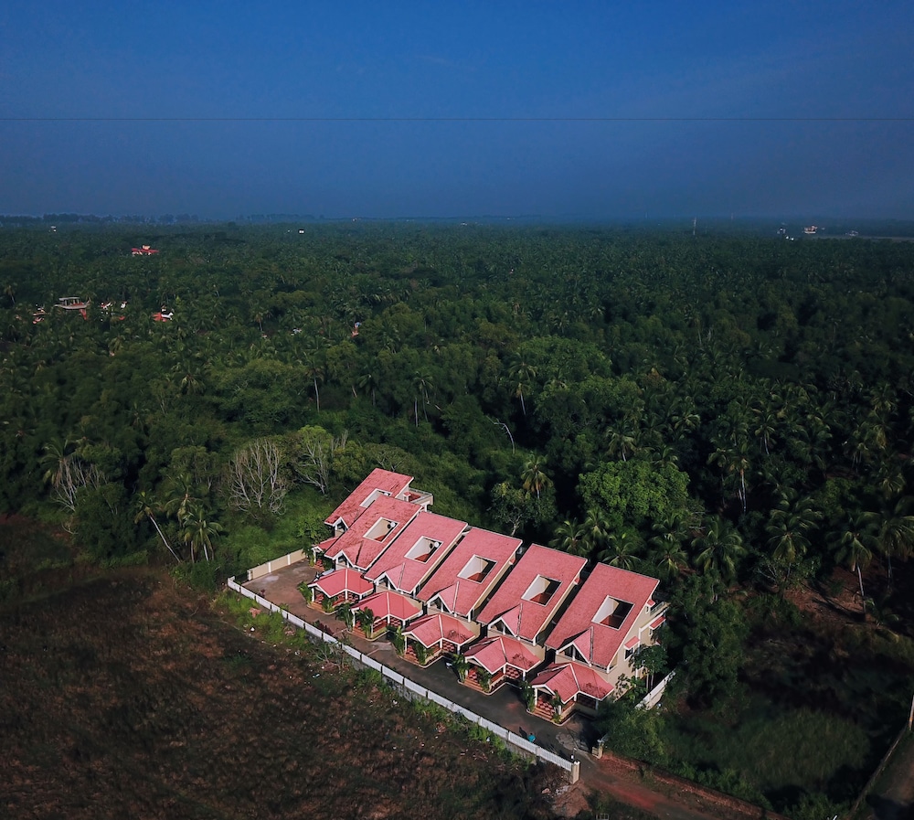 Treehouse Blue Hotel & Villas
