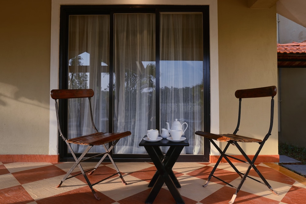 Treehouse Blue Hotel & Villas