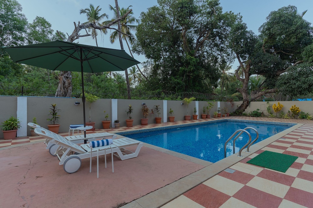Treehouse Blue Hotel & Villas