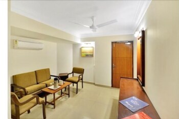 Oyo 10197 Hotel Apex