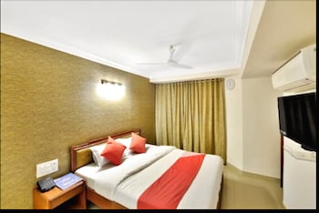 Oyo 10197 Hotel Apex