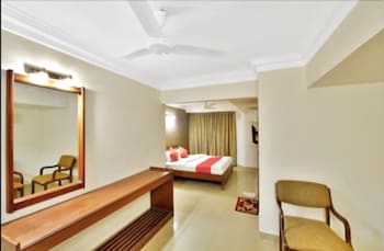 Oyo 10197 Hotel Apex
