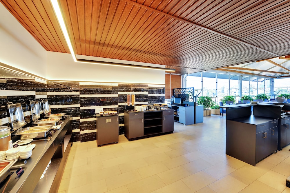 Iris The Business Hotel & Spa