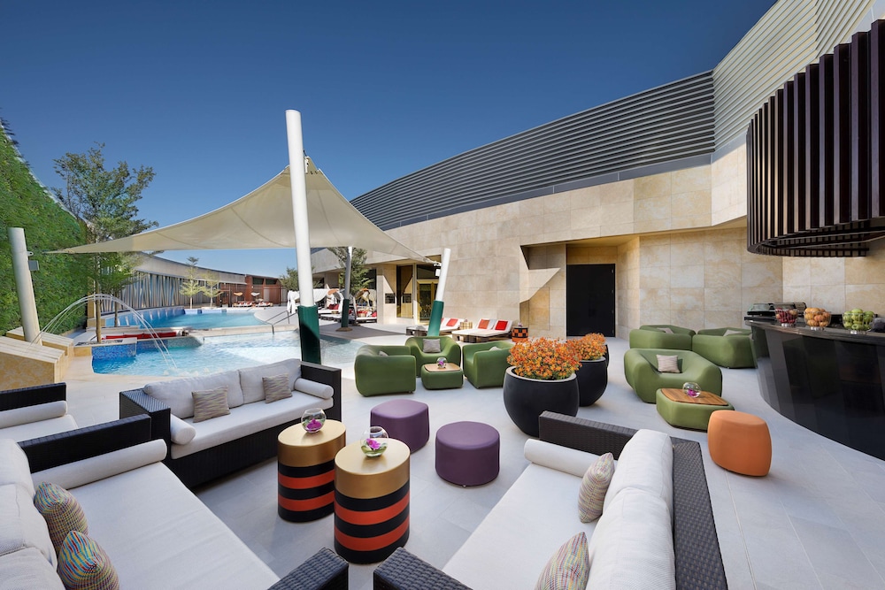AlRayyan Hotel Doha, Curio Collection by Hilton