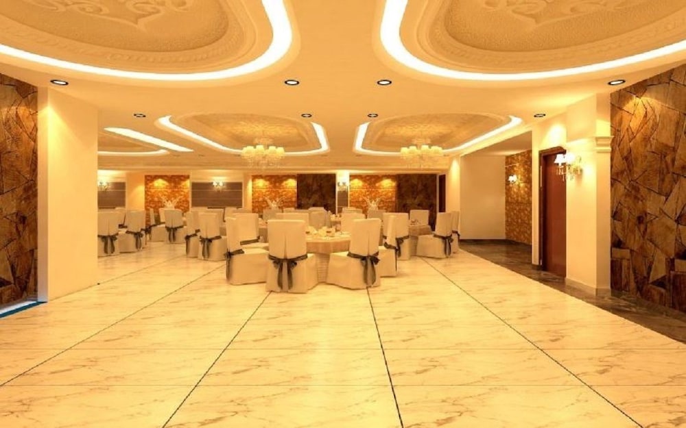 Hotel Grand Safari