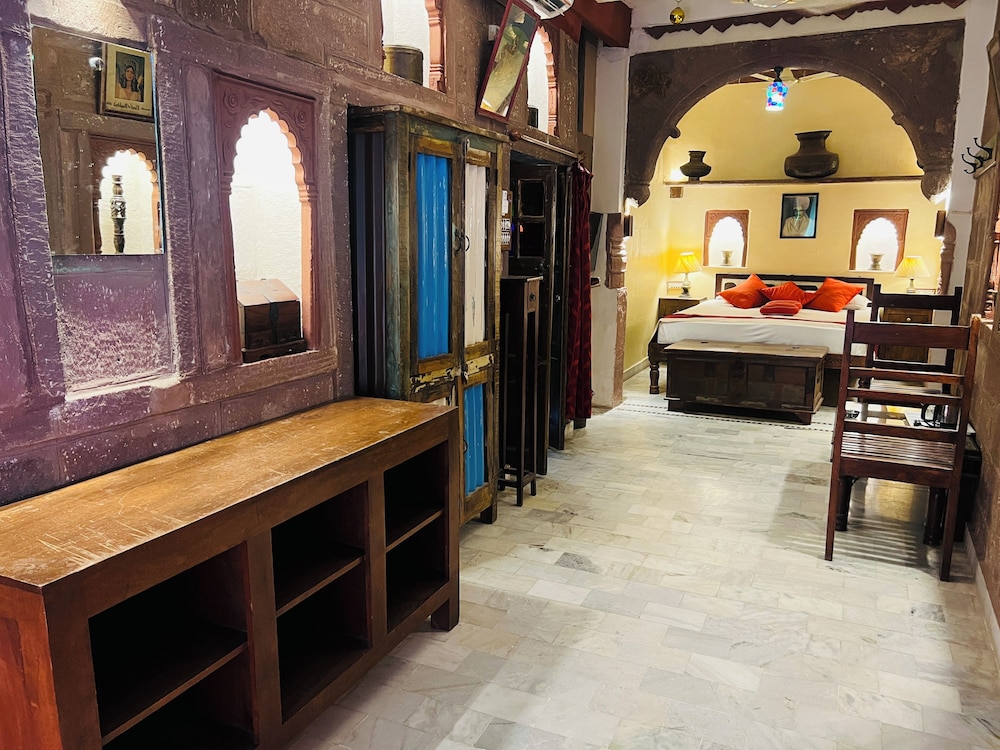 Raj Mandir Boutique Home Stay