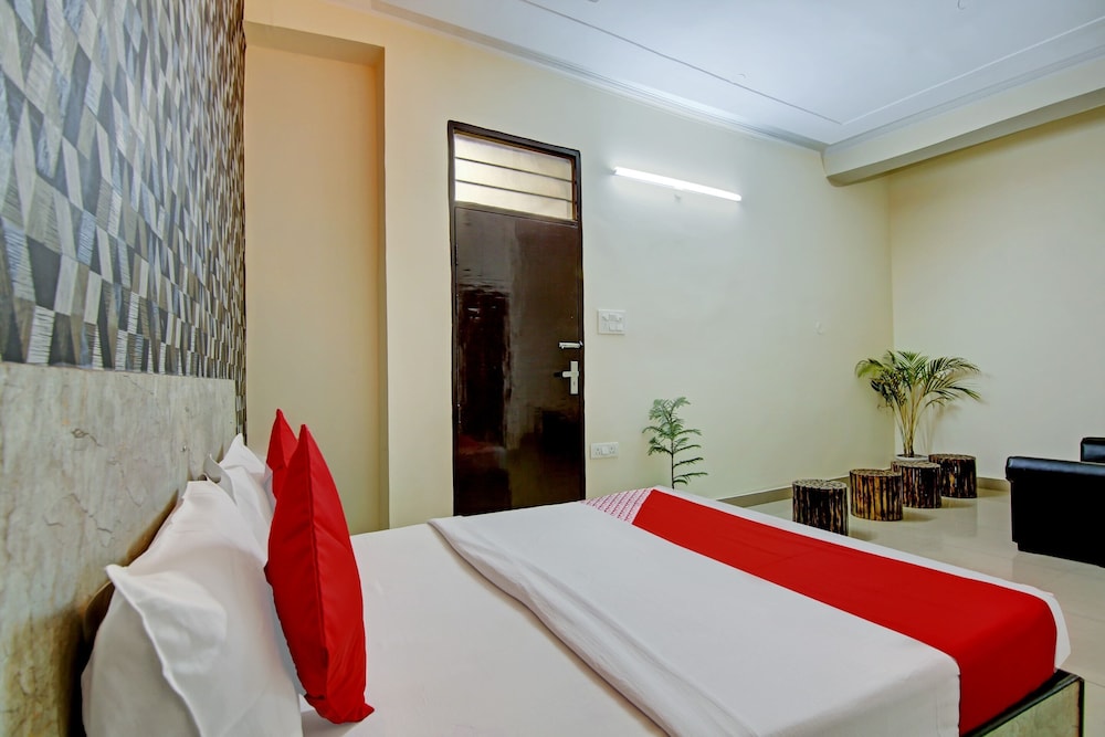 OYO 47394 The Rosewood Hotel