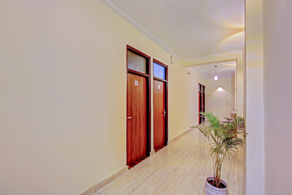 OYO 47394 The Rosewood Hotel