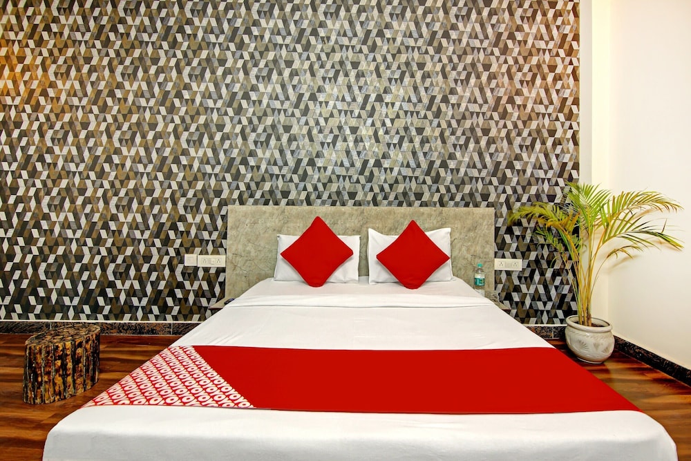 OYO 47394 The Rosewood Hotel
