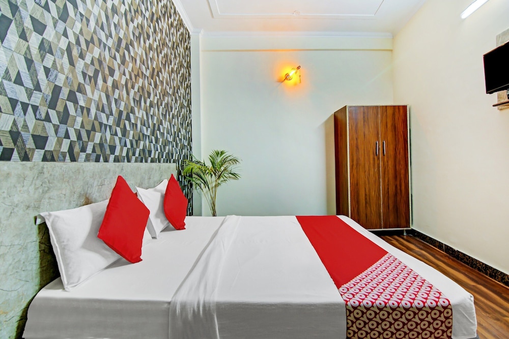 OYO 47394 The Rosewood Hotel