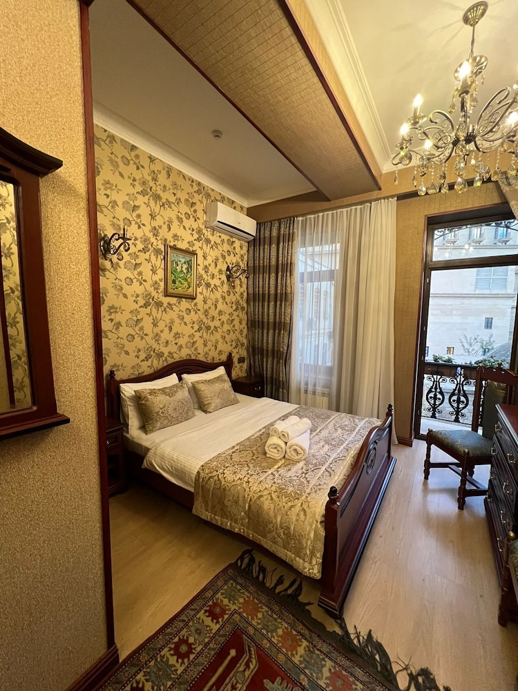 Royal Antique Boutique Hotel