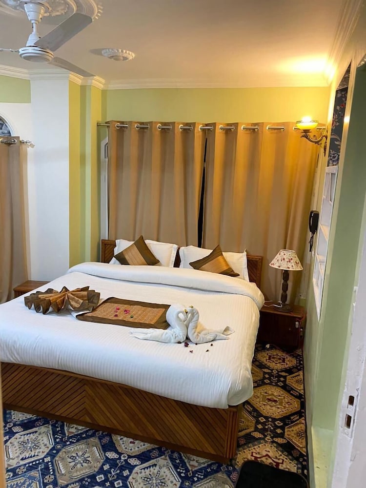 Hotel Rose Inn