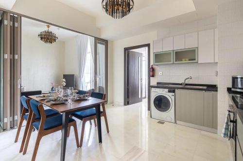 Cosy Studio with Luxurious Pool in Business Bay Bayz Tower