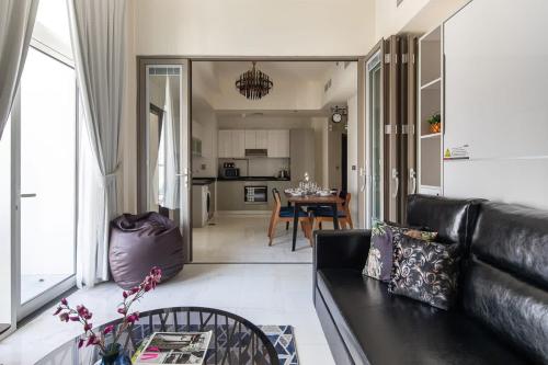 Cosy Studio with Luxurious Pool in Business Bay Bayz Tower