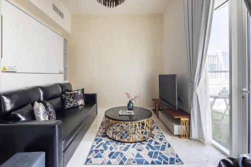 Cosy Studio with Luxurious Pool in Business Bay Bayz Tower