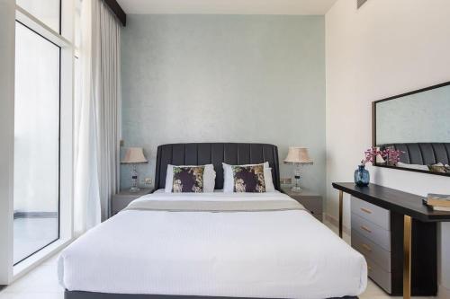 Cosy Studio with Luxurious Pool in Business Bay Bayz Tower