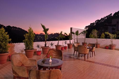 Clarks Inn Bhowali, Nainital (20 Mins from Neem Karoli Baba Ashram, Kainchi Dham)