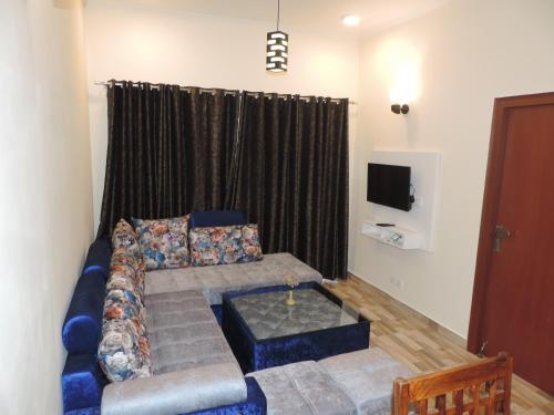 Clarks Inn Bhowali, Nainital (20 Mins from Neem Karoli Baba Ashram, Kainchi Dham)