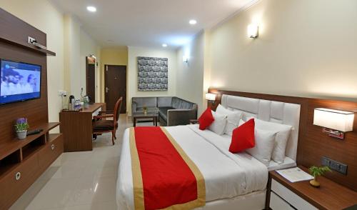 Clarks Inn Bhowali, Nainital (20 Mins from Neem Karoli Baba Ashram, Kainchi Dham)