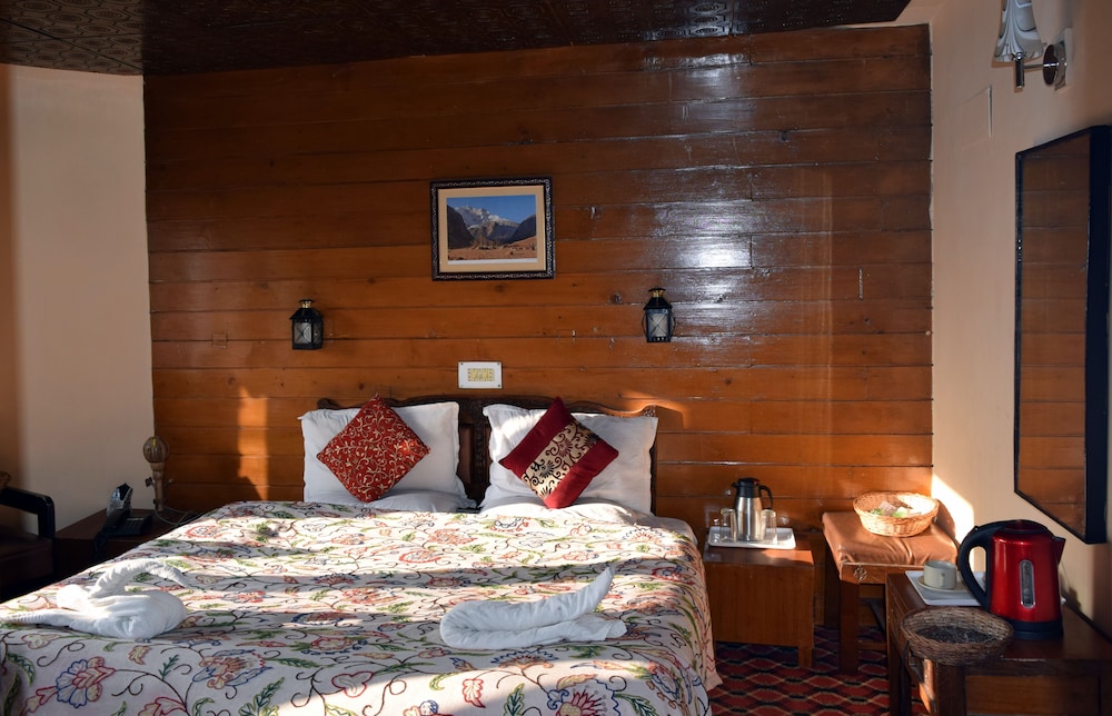 Welcome Hotel Gulmarg (Centrally Heated)