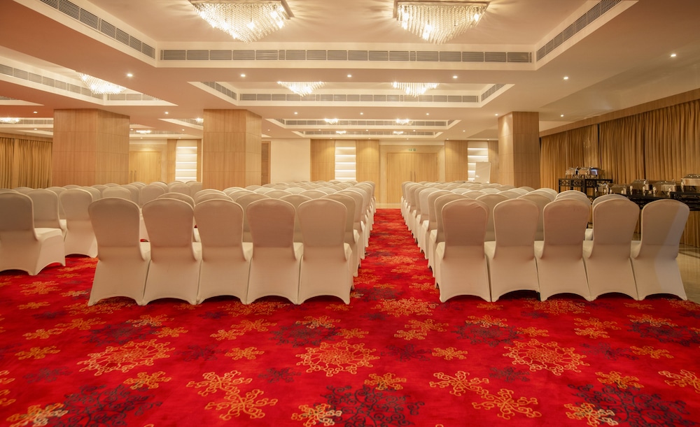Red Fox by Lemon Tree Hotels, Dehradun