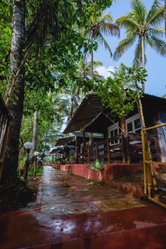 Lotus Feet Cottages, 100 meters odd from Morjim Beach