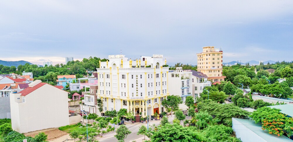 Quang Anh Hotel by The Moment