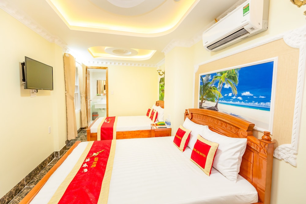 Quang Anh Hotel by The Moment