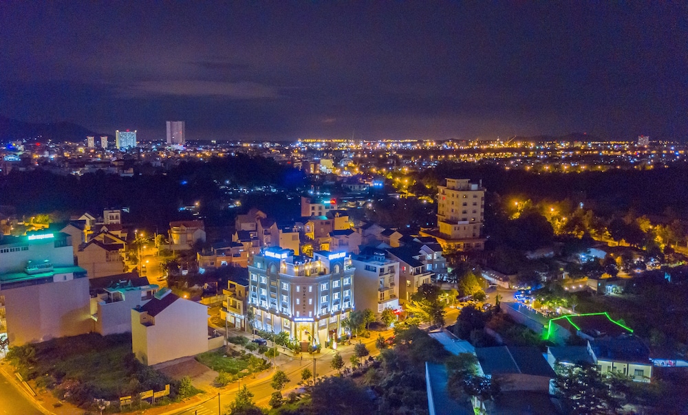 Quang Anh Hotel by The Moment